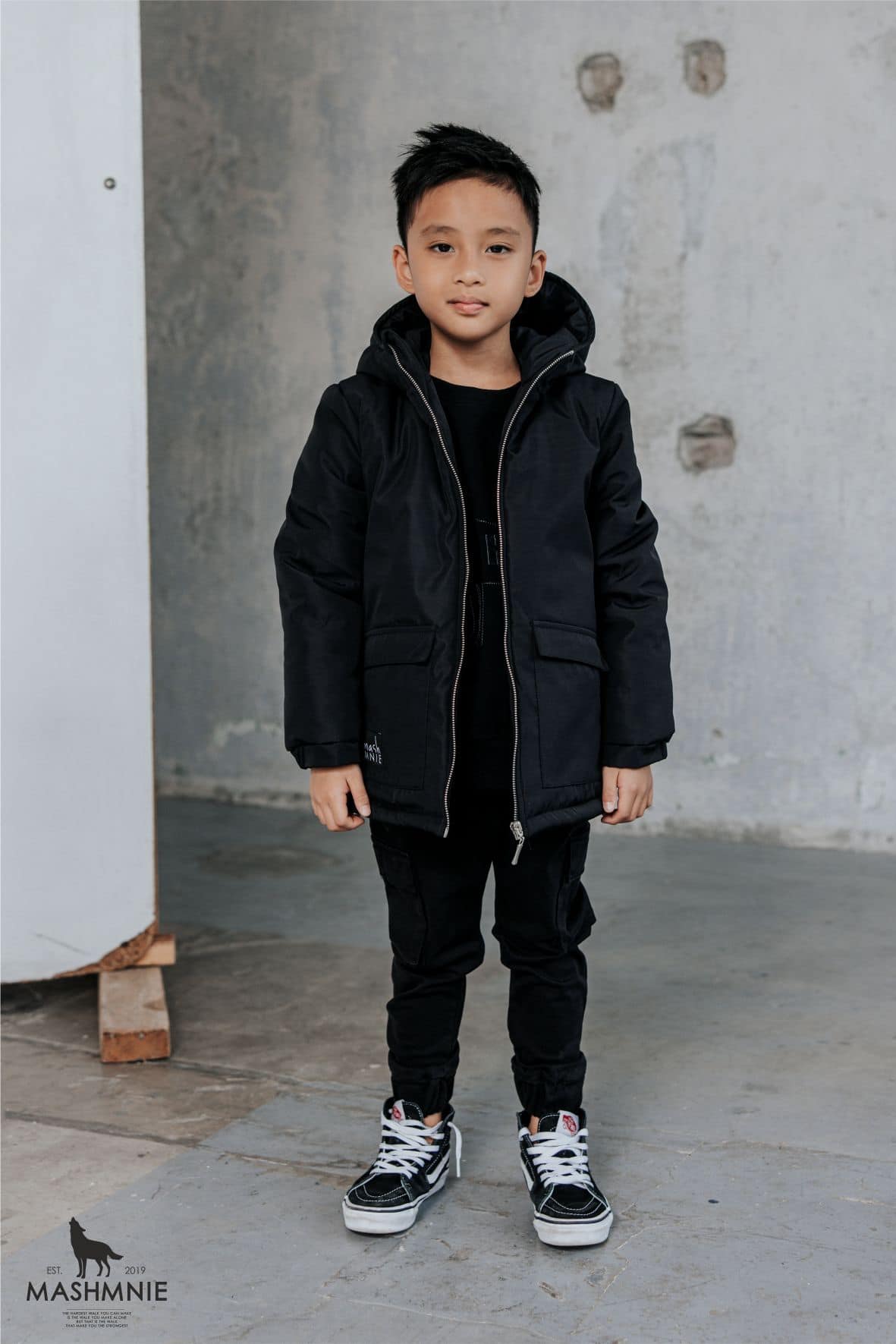 Juoda šilta neperpučiama striukė su vilku3