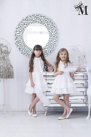 Balta puošni suknelė su ramunėm