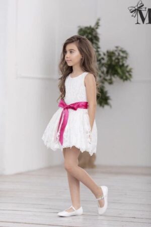 Balta puošni suknelė su kaspinu