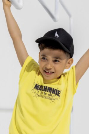 Juoda kepurė su vilku