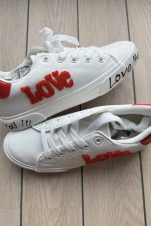 Balti stilingi kedukai LOVE