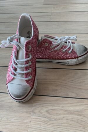 Rausvi blizgantys stilingi kedukai