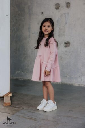 Rožinė laisvo silueto suknelė