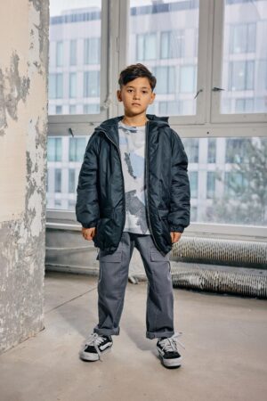 Juoda unisex striukė