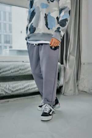 Pilkos sportinės kelnytės